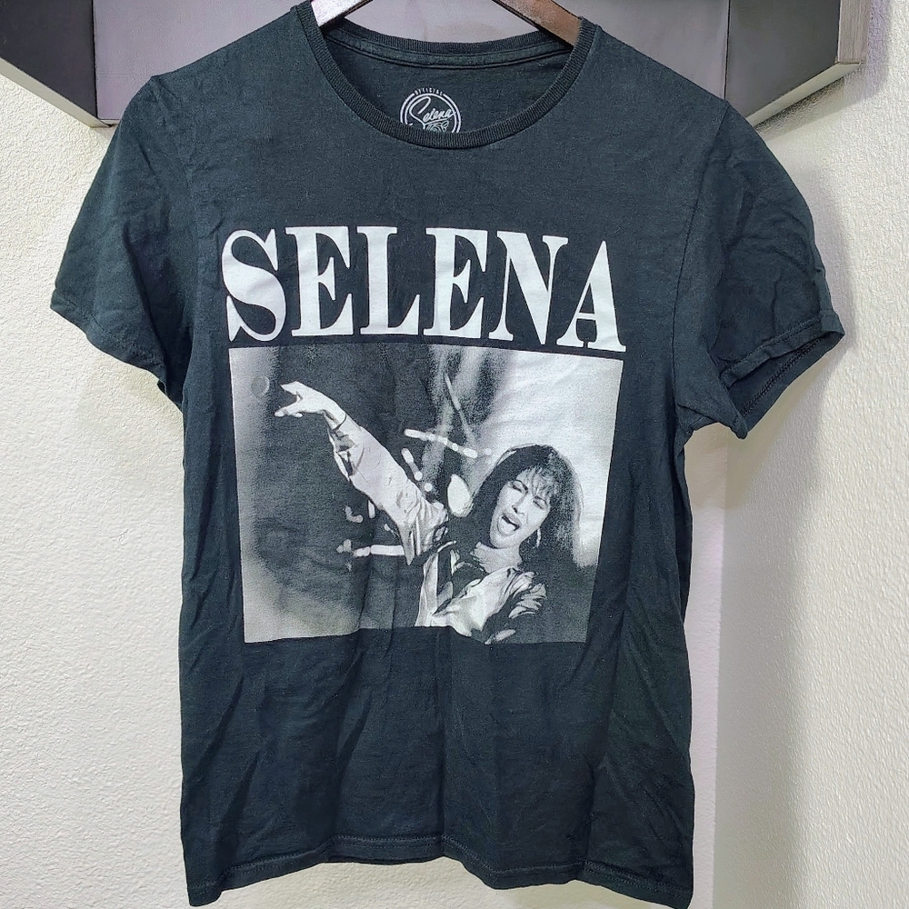 Selena Black Crew Neck Concert Tshirt Size Small